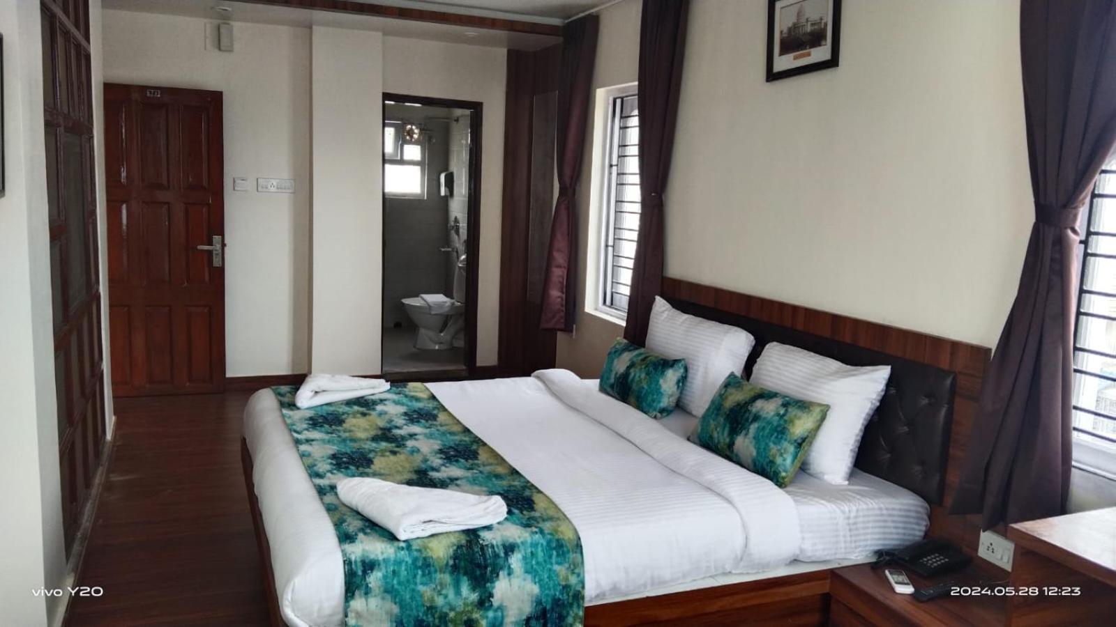 Hotel Kolkata Exterior photo